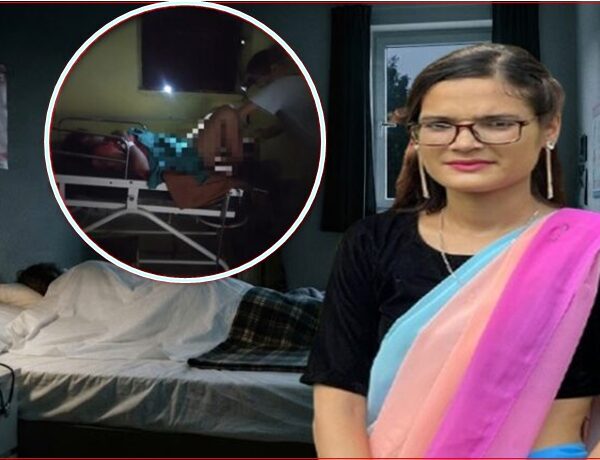 टर्चको भरमा नयाँ जीवन: अन्धकारसँग जुध्दै बैतडीकी अनमीले दुई वर्षदेखि गरिरहेकी छन् प्रसूति सेवा