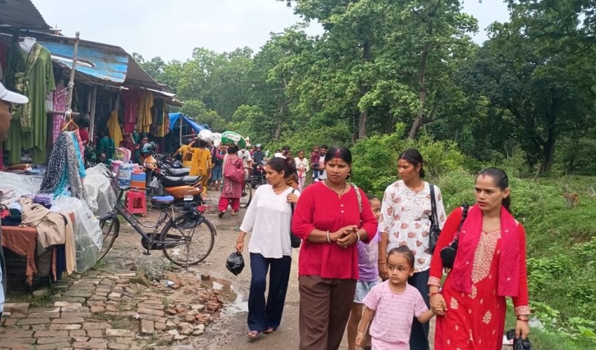 भारतको बनगाउँतर्फ फेरि बढ्यो नेपालीको किनमेल, कैलाली–कञ्चनपुरका…