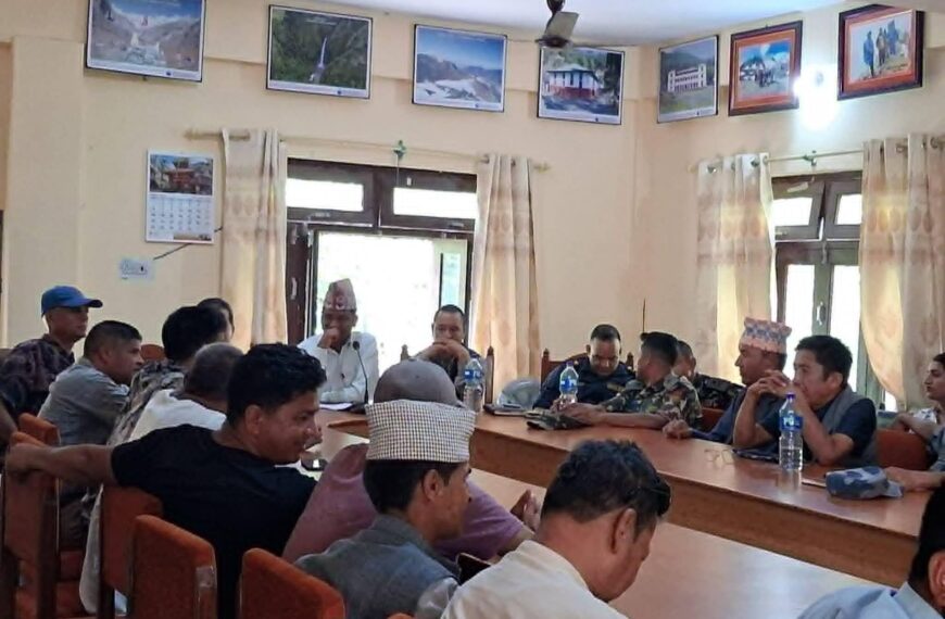 जिल्ला विपद् व्यवस्थापन समिति बझाङको बैठक बस्यो , जिप दुर्घटनामा परी घाइतेलाइ सहयोग गर्ने निर्णय