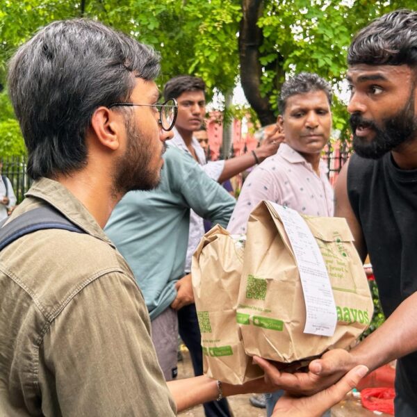 भारतमा ‘कक्रोच’ आन्दोलनले मोदी सरकारमाथि बढायो दबाब, युवाको असन्तुष्टि राष्ट्रिय बहसमा