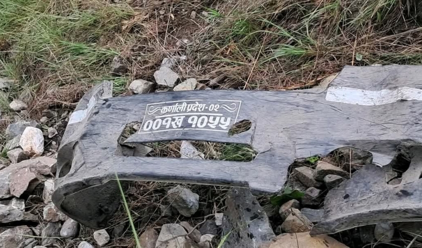 कर्णालीमा फोर्स गाडी डुब्दा उद्धारमा चुनौती, गोताखोरसहित&hellip;