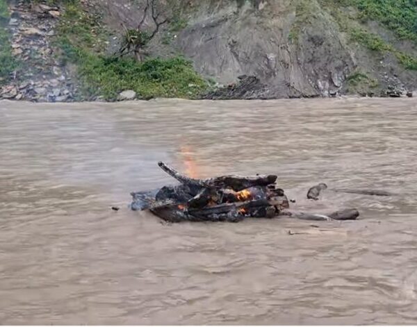 तमोरमा आकस्मिक बाढी : मुलघाटमा जल्दै गरेको चिता बग्यो, दाहसंस्कार केहीबेर प्रभावित