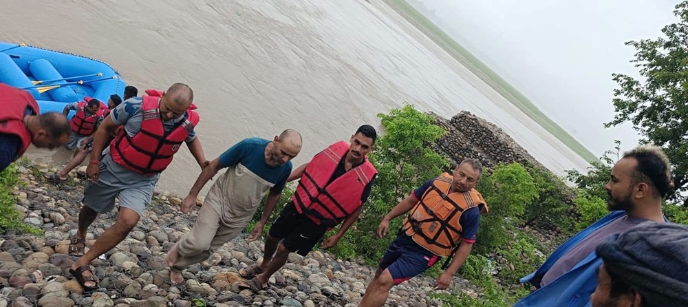 महाकाली नदीको टापुमा फसेका पुरुषको सकुशल उद्धार