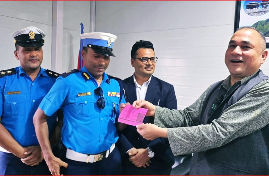 हेलमेटबिना बुलेट चलाउँदा मुख्यमन्त्री शाह ट्राफिक कारबाहीमा, निवासमै पुगेर काटियो जरिवाना