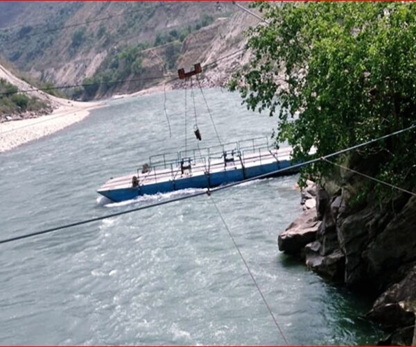 कर्णालीमा फेरी बन्द हुँदा बाजुराका स्थानीयलाई…