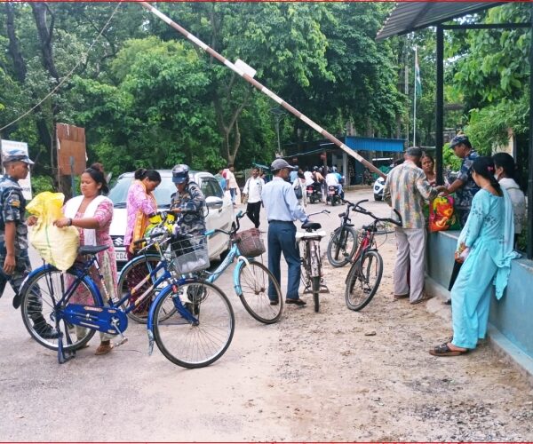कैलालीको त्रिनगर भन्सारमा कडाइपछि बनगाउँ जाने नेपाली घटे, ५०० रुपैयाँभन्दा बढीका सामानमा कर अनिवार्य