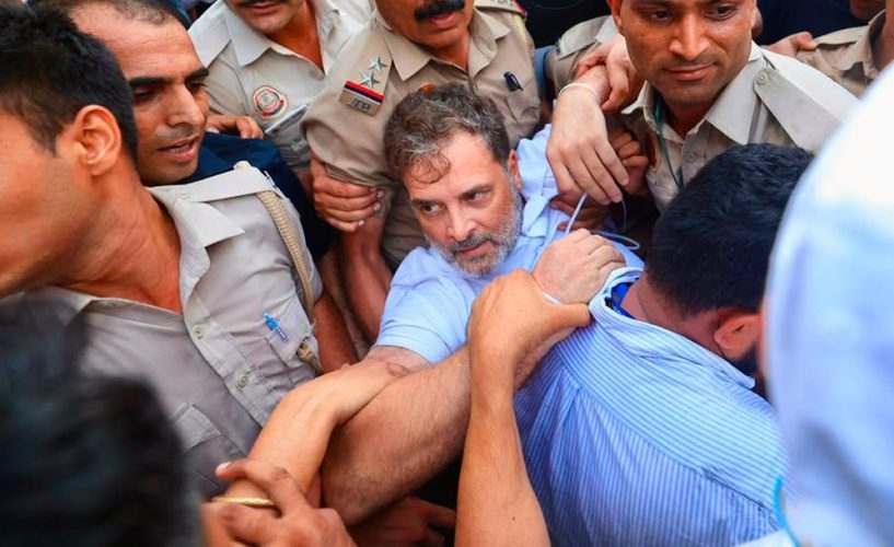 शिक्षामन्त्रीको राजीनामा माग्दै प्रदर्शन, राहुल गान्धीसहित विपक्षी…