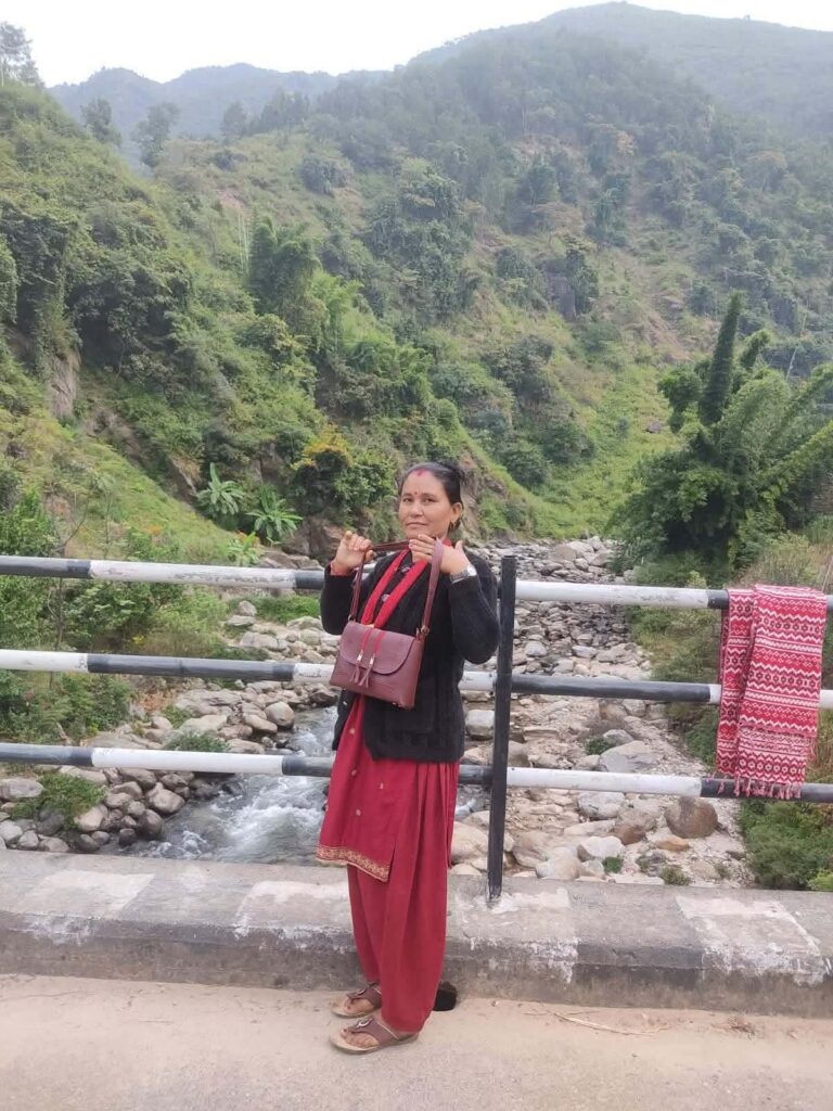 अस्पताल जान्छु भन्दै घरबाट निस्किएकी पार्वती ऐर…