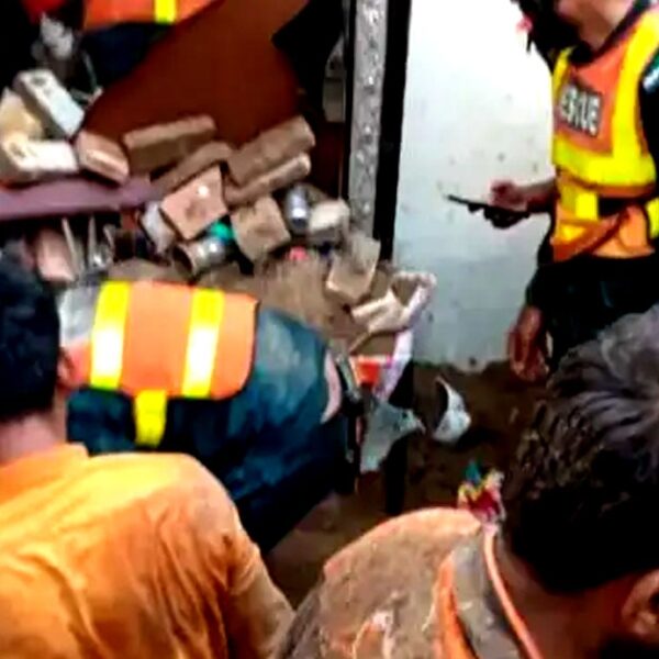 पाकिस्तानको लाहोरमा ट्युसन सेन्टरको छत भत्किँदा १४ बालबालिकाको मृत्यु, छानबिन सुरु