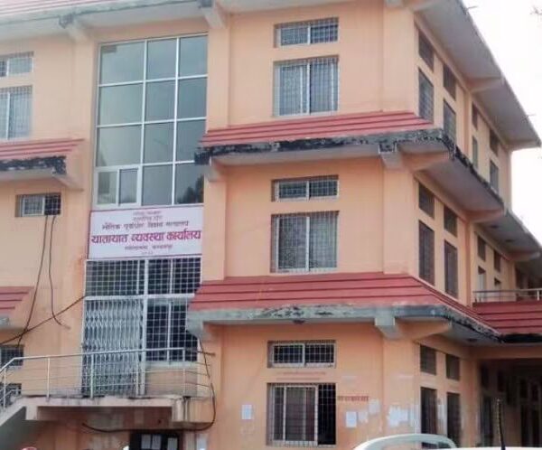 कञ्चनपुरमा यातायात कार्यालयका कर्मचारीमाथि दुर्व्यवहार, एक जना पक्राउ