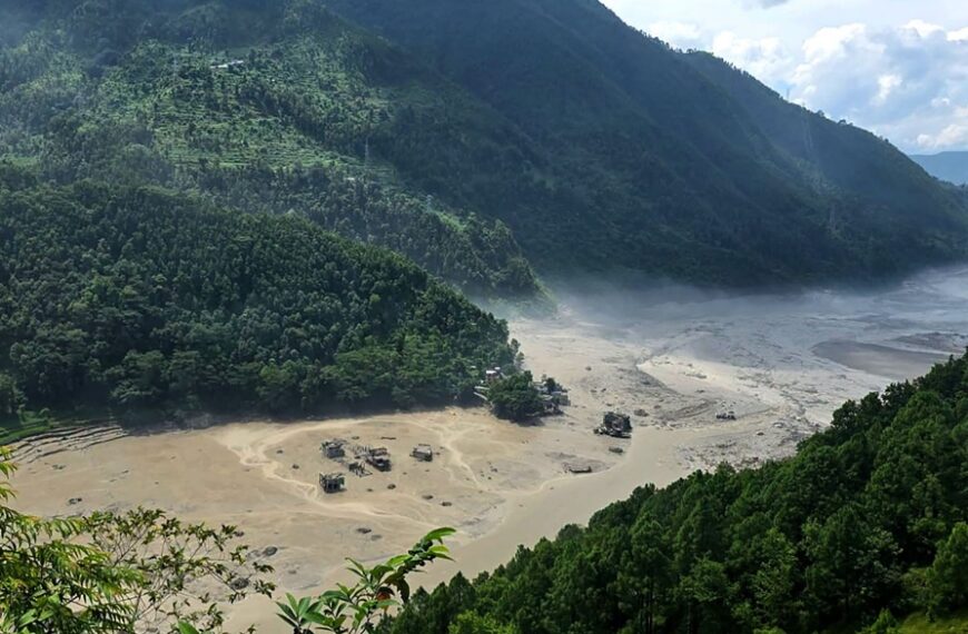 बाढी–पहिरोको जोखिम बढेपछि नारायणगढ-मुग्लिन, पोखरा र काठमाडौँ सडक पूर्ण बन्द