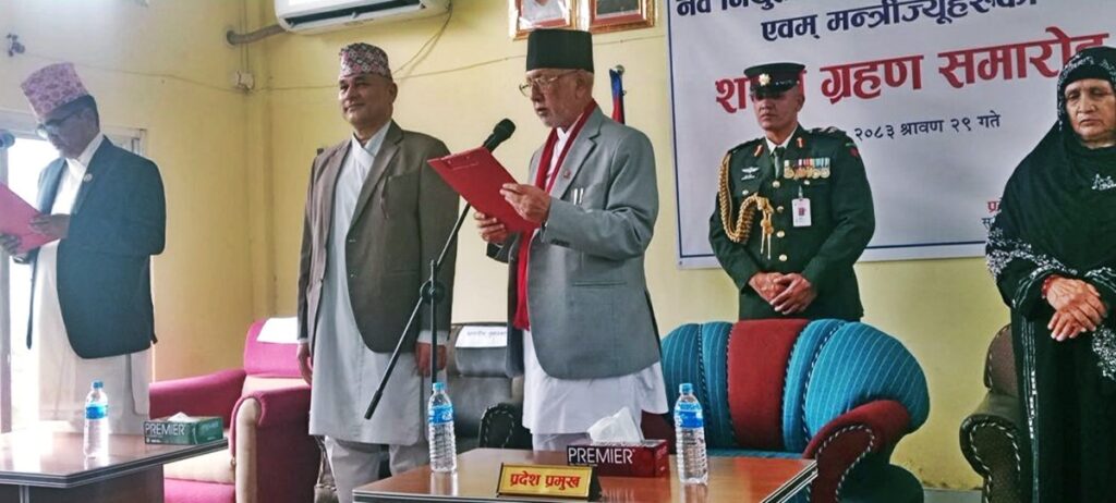 एमालेको समर्थनमा खगराज भट्ट सुदूरपश्चिमको मुख्यमन्त्री नियुक्त,…