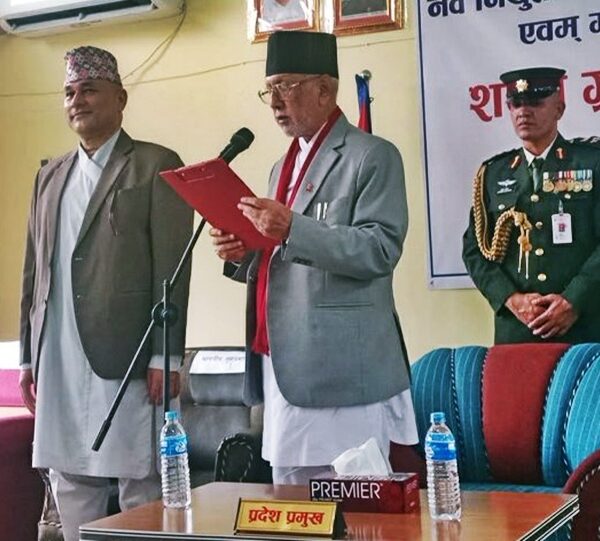 एमालेको समर्थनमा खगराज भट्ट सुदूरपश्चिमको मुख्यमन्त्री नियुक्त, लिए शपथ