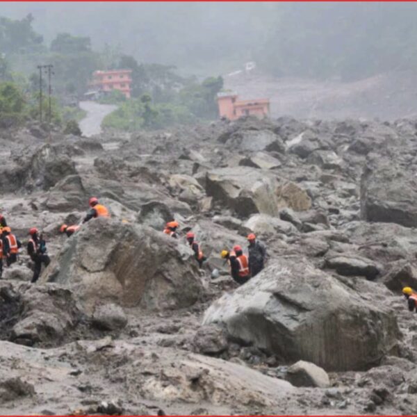 भोटेकोशी बाढी : जलविद्युत् आयोजनामा अझै ८९८ जना सम्पर्कविहीन, ३६१ जनाको उद्धार