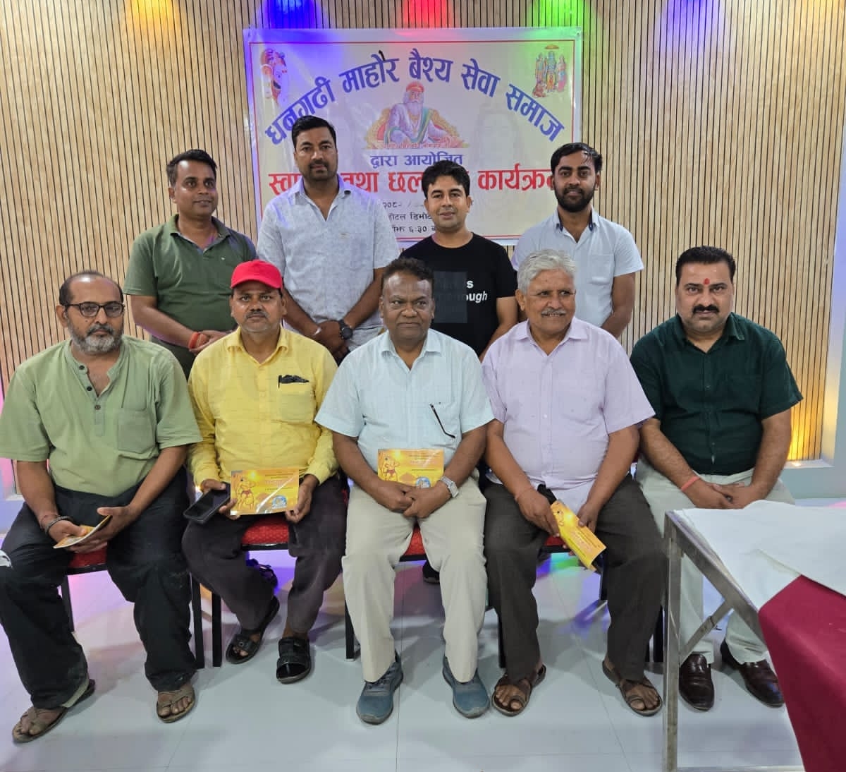 बाढीपीडितका लागि धनगढीस्थित नेपालमा माहोर वैश्य सेवा समितिको ५१ हजार सहयोग
