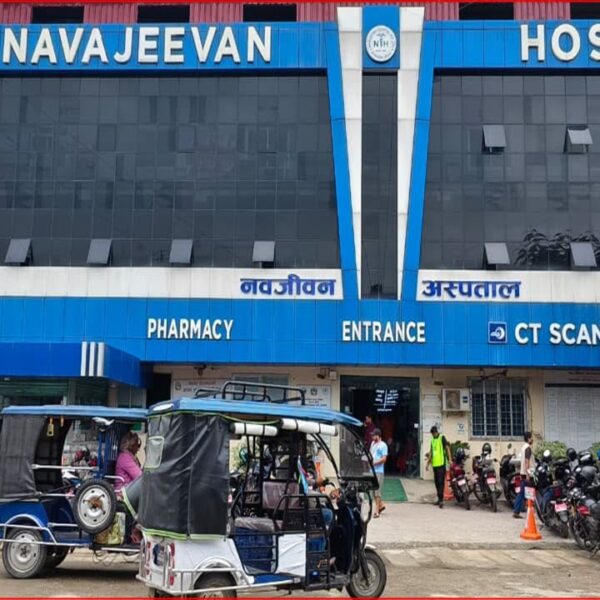 नवजीवन अस्पताल धनगढीद्वारा रसुवा बाढीपीडितका लागि २ लाख २२ हजार सहयोग
