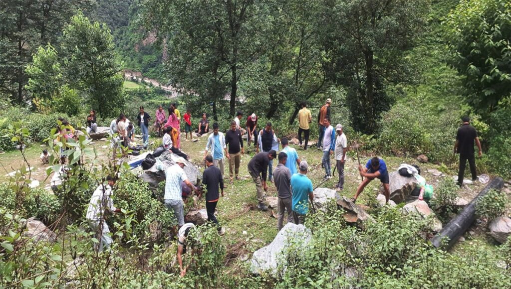 युवाको श्रमदानले फेरियो बझाङको बारिल छडा झरना,…