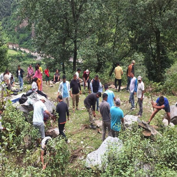 युवाको श्रमदानले फेरियो बझाङको बारिल छडा झरना, सुरक्षित पदमार्गसँगै पर्यटन प्रवर्द्धनमा नयाँ ऊर्जा