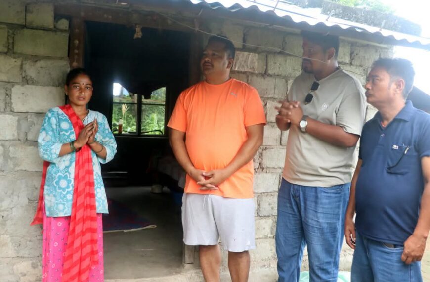 अत्तरिया खबरद्वारा छैटौँ वार्षिकोत्सवको अवसरमा पुष्पालाई सहयोग