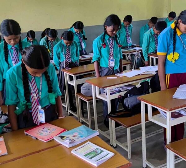 कक्षा ६ मा पढ्ने हरिहरपुरगढी ४ सिन्धुलीका विद्यार्थीले बाढी पिडितको लागि सहयोग गरे