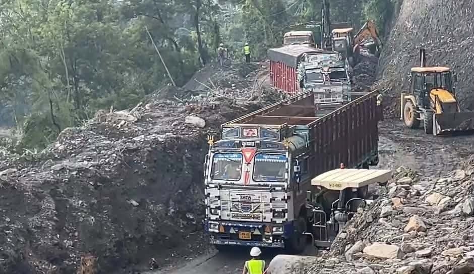 कृष्णभीरको नयाँ ट्र्याकबाट १४ दिनदेखि रोकिएका ट्रक…