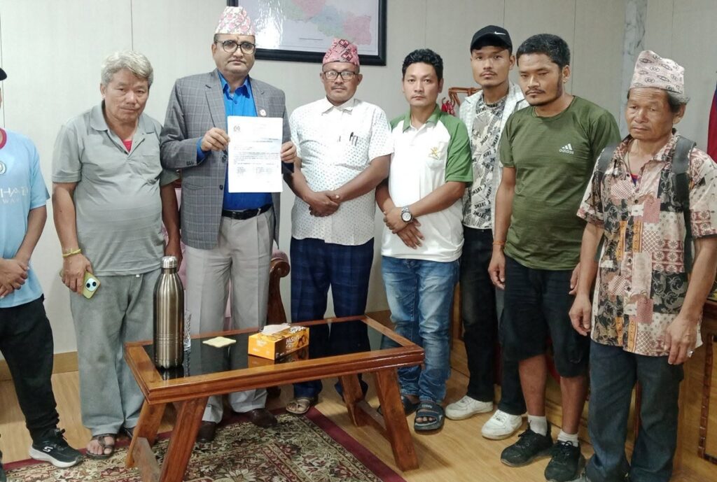 भोटेकोशी बाढीपछि डडेल्धुराका १७ जना अझै सम्पर्कविहीन,…