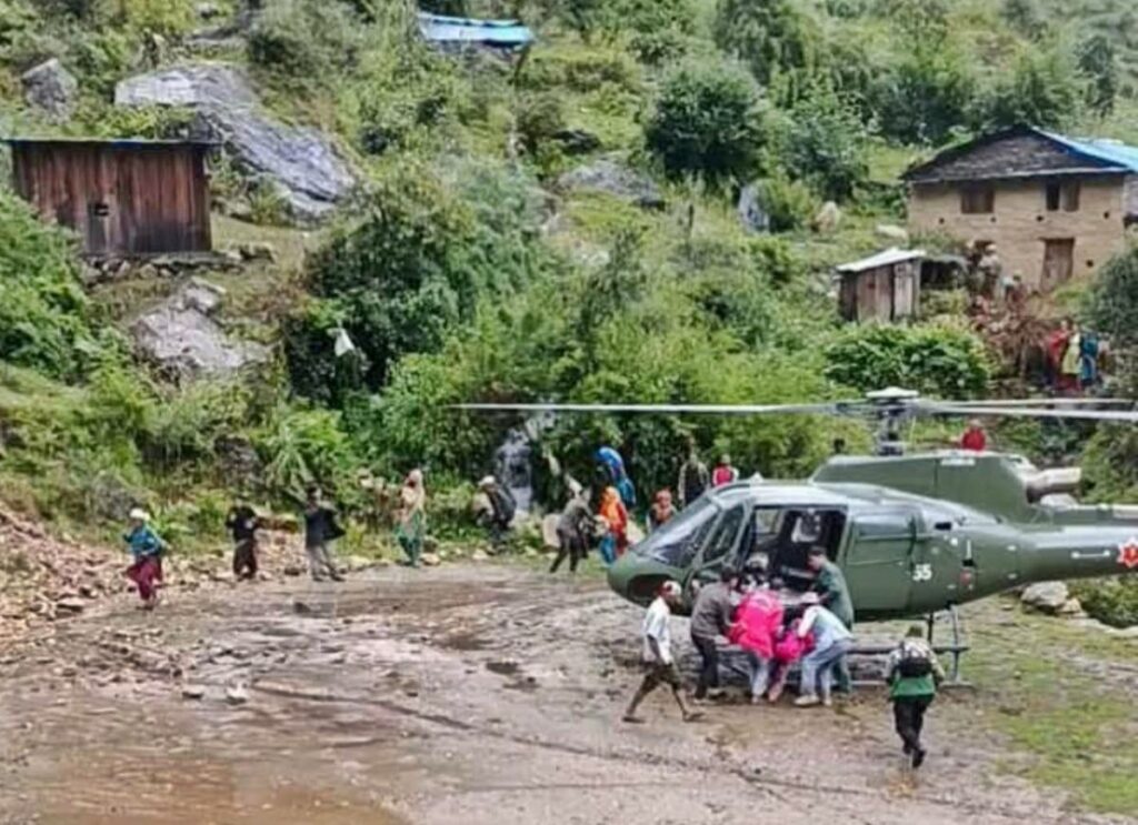 घाँस काट्ने क्रममा ढुंगा खस्दा बझाङकी महिला…