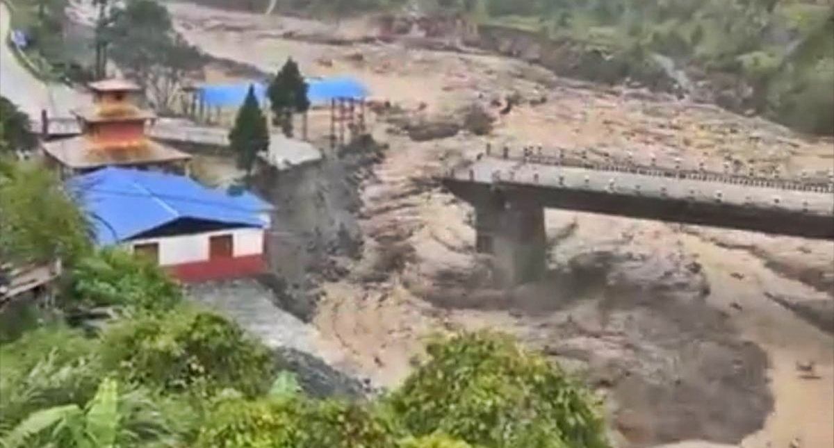 पहिरोले पृथ्वी राजमार्गसहित ७ राष्ट्रिय राजमार्ग प्रभावित, यात्रा जोखिमपूर्ण