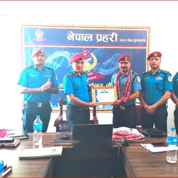 कैलालीका प्रहरी वरिष्ठ हवल्दार चक्रबहादुर खड्का ‘भदौ महिनाको उत्कृष्ट प्रहरी’ घोषित