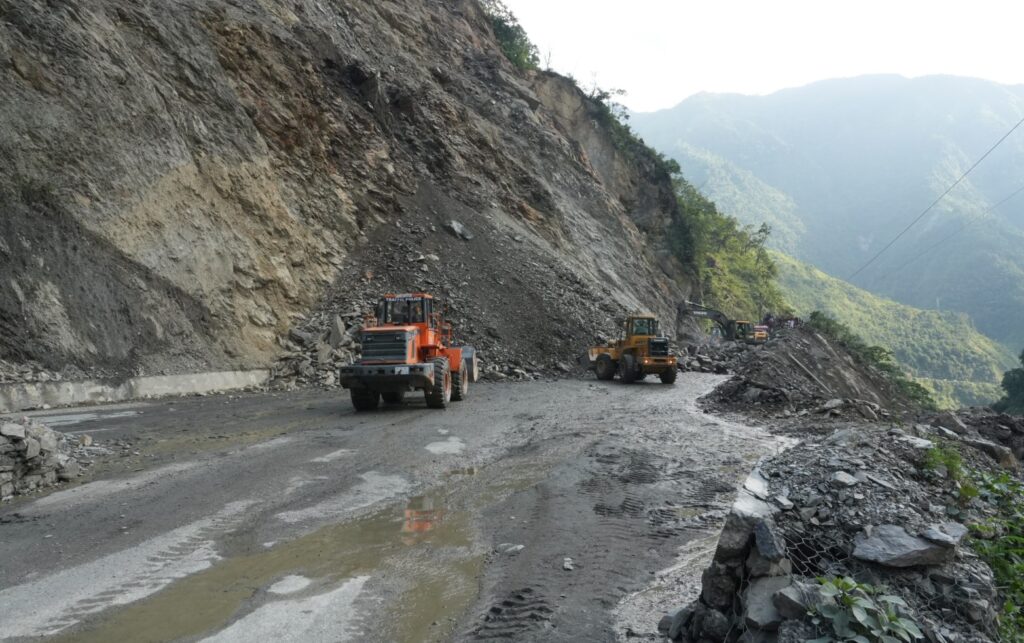 अविरल वर्षाले देशभर जनजीवन प्रभावित : ५४&hellip;