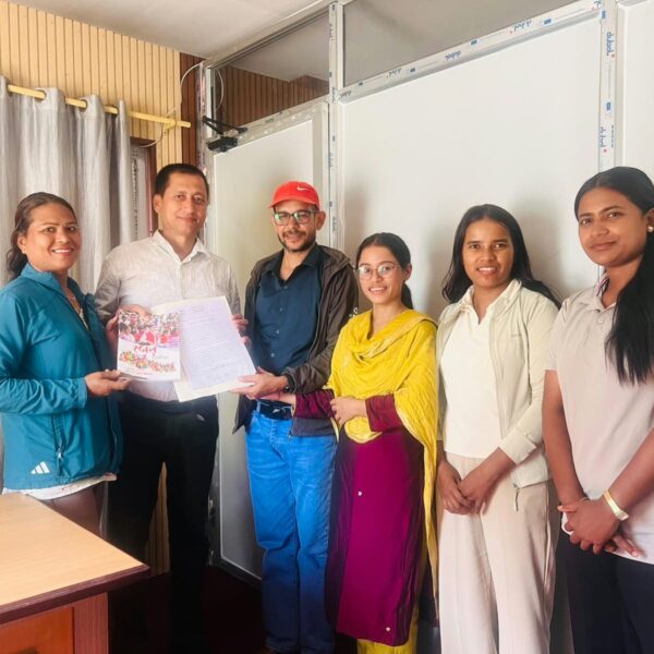 सामाजिक विकास समितिका सभापति पाठकलाई नागरिक सवाल समेटिएको ध्यानाकर्षण पत्र बुझाइयो