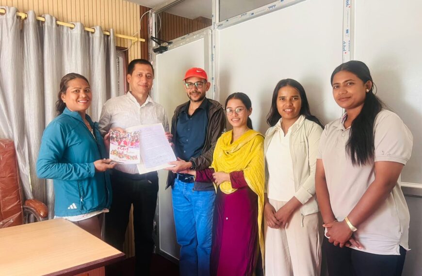 सामाजिक विकास समितिका सभापति पाठकलाई नागरिक सवाल समेटिएको ध्यानाकर्षण पत्र बुझाइयो