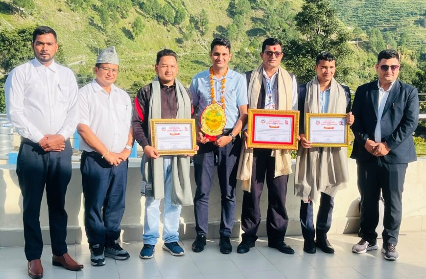 बझाङको स्वास्थ्य क्रियाकलापहरूको बार्षिक स्वास्थ्य समीक्षाः जयपृथ्वी नगरपालिका जिल्लामै प्रथम, उत्कृष्ट स्वास्थ्यकर्मी र पत्रकार सम्मानित