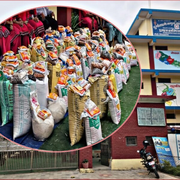 ‘हुनेले दिने, नहुनेले लैजाने’ : अत्तरियाको दुर्गालक्ष्मी नमूना माविद्वारा विपन्न विद्यार्थीलाई १ हजार २६६ किलो खाद्यान्न र कपडा वितरण