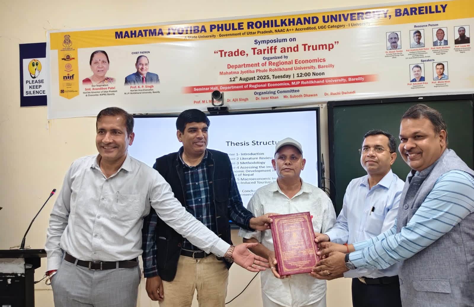 अर्थविद् डा. गिरीराज कडायतले हासिल गरे अर्थशास्त्रमा विद्यावारिधि (पीएचडी), सुदूरपश्चिमको शैक्षिक क्षेत्रमा थप गौरव