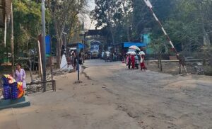 दसैँको मुखमा खाली हात परदेशतिर : परिवारको खुसीका लागि गौरीफन्टाबाट भारत पस्दै सुदूरपश्चिमेली