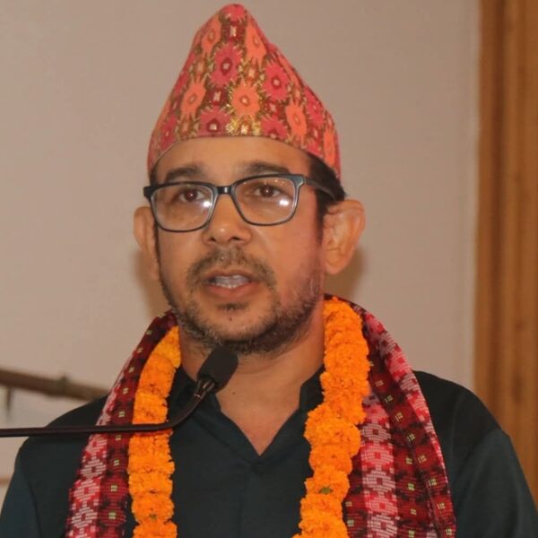 युवा साहित्यकार तथा पत्रकार पुष्पराज जोशी ‘पुकार’ बद्रीविक्रम पूर्णिमा युवा प्रतिभा पुरस्कारबाट सम्मानित हुँदै