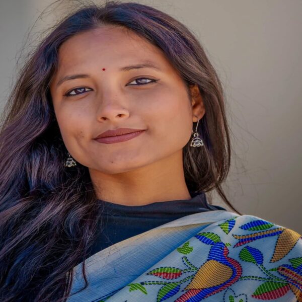 दसैँमा घर फर्किने यात्रुको सास्तीप्रति रक्षा बमको प्रश्न : ‘जनता फेसबुक र टिकटक मात्रै चलाउँदैनन्, दिमाग पनि चलाउँछन्’