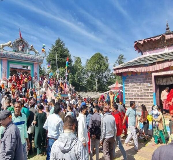 महाअष्टमीमा उग्रतारा भगवती मन्दिरमा भक्तजनको घुइँचो, बलि दिएर पूजाआजा